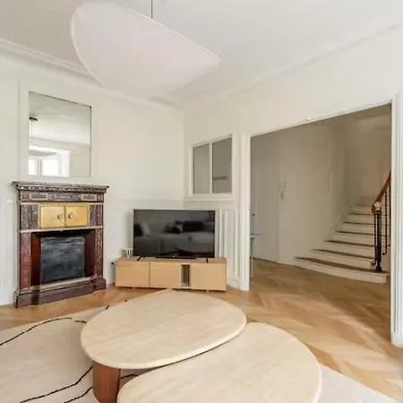 Villa Geranimus Quai De Seine Paris