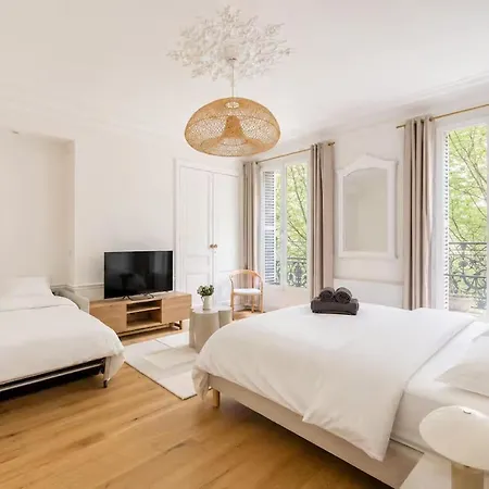 Geranimus Quai De Seine Villa París