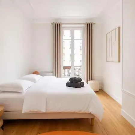 Villa Geranimus Quai De Seine Paris