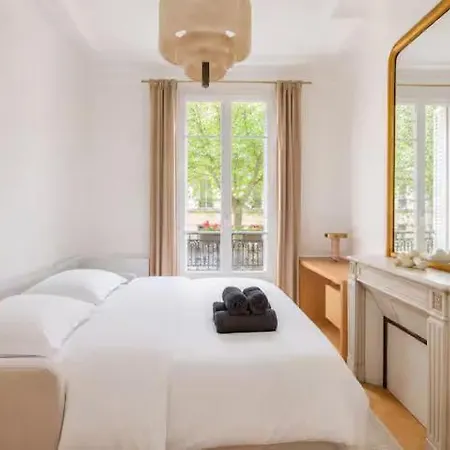 Geranimus Quai De Seine Villa París